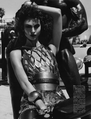 The Metal Winner - Karlie Kloss