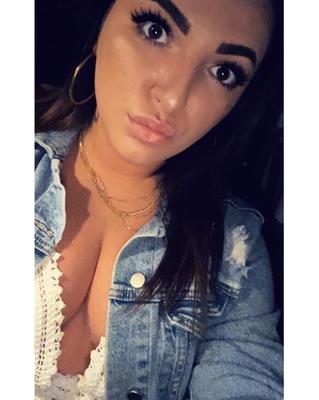 - HOT BRUNETTE