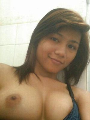 étudiante asiatique sans vergogne nue exposée