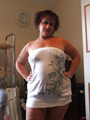 ラナ、ぽっちゃり英国人 GILF ふしだらな女