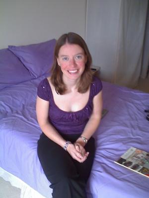 Qui veut qu'elle soit déshabillée et exposée ?