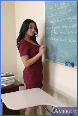 Mika Tan en Mi primera profesora sexual