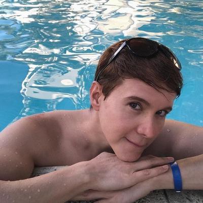 les femboys sont les meilleurs amis pour que tu éjacules sur ton visage