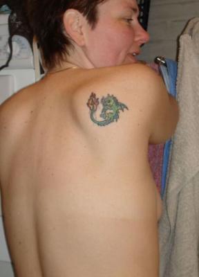 La femme douche le dragon