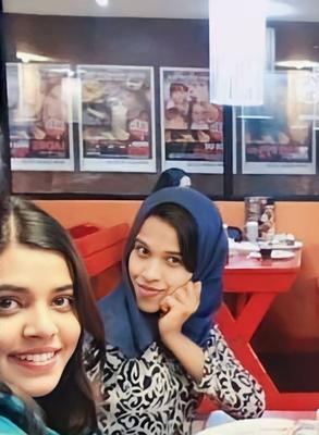 Muslim sisters