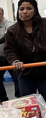 Observations Costco - Employé Latina Maigre