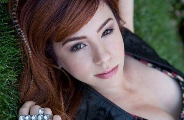 Jillian Rose Reed s'il vous plaît légende