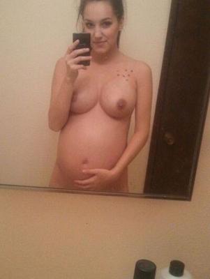 Pregnant brunette nude selfie