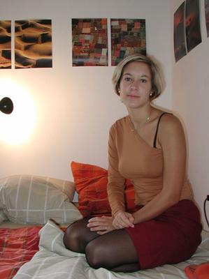 Mia adolescente alemana en pantimedias (bett)