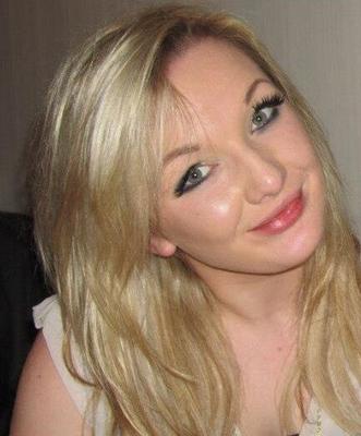 Linda adolescente rubia a la que quiero follar brutalmente en la cara