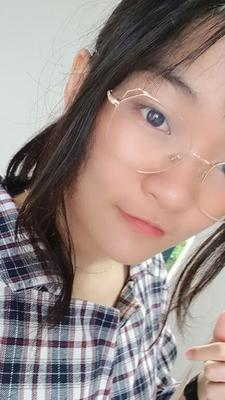 Petite Chinese Teen Crystal mit Kurven an den richtigen Stellen