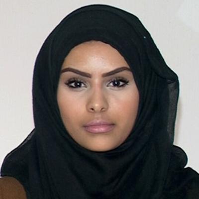 Hoejabi sexy avec un grand corps