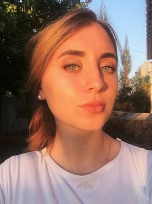 Украинская милфа VSCO показывает большие сиськи и киску