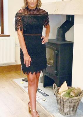 Legs on Display: Yummy Mommies and their Mini Skirts 8