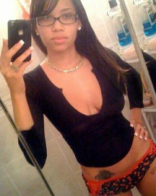 Une latina devant son miroir