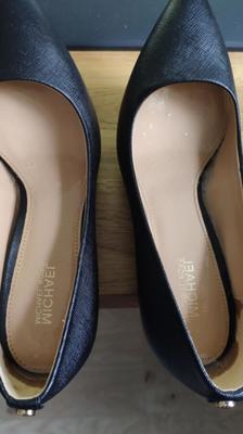 Ses talons pointus MK jouissent