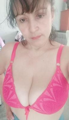 Mère Latina aux Gros Seins