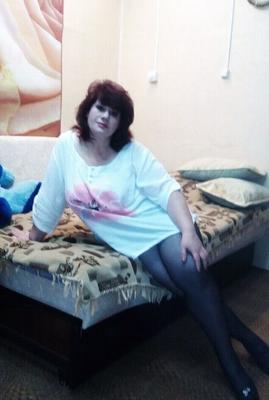 Pas nue, sexy, brune mature russe