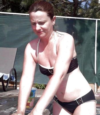 MILF britannique en bikini