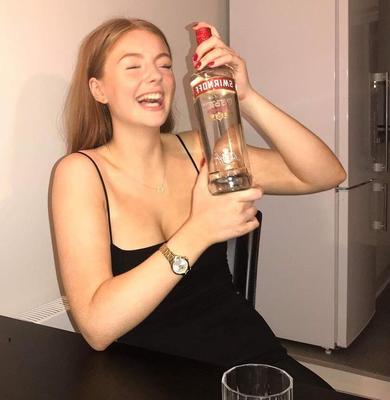 yo, la salope rousse danoise Christine