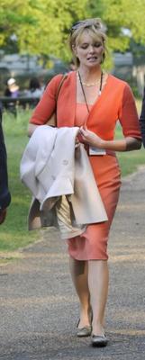 Lecteurs de journaux MILF UK en collants - Julie Etchingham