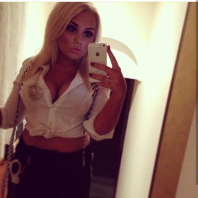 Sexy Stewardess mit großen Titten für Männer