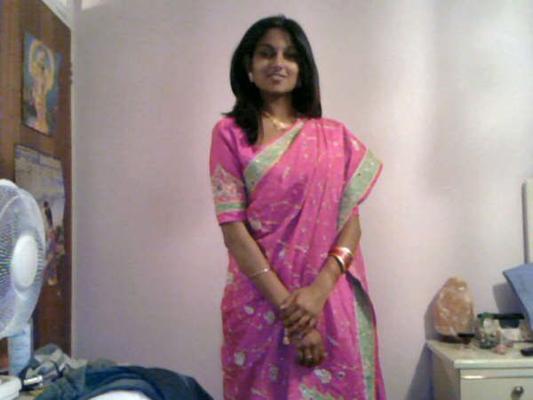 Sexy Desi show off selfies