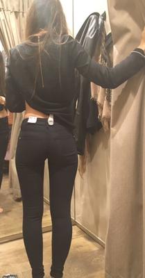 Beauty Girl Sarah show her body and want youre cum!