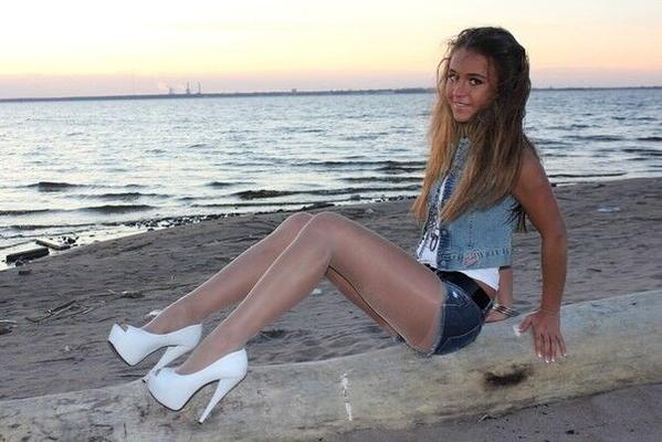 pantyhosed girls