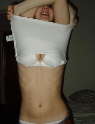 Real Wives - Eva (amie étudiante de Robb)