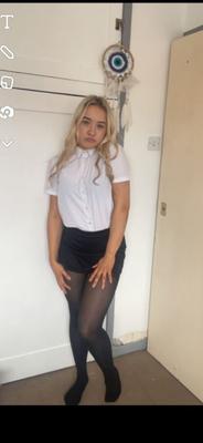 Kendra B em meia-calça