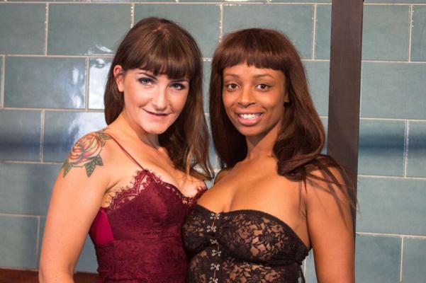 Bukkake britannique (Adriana et Lola Marie)