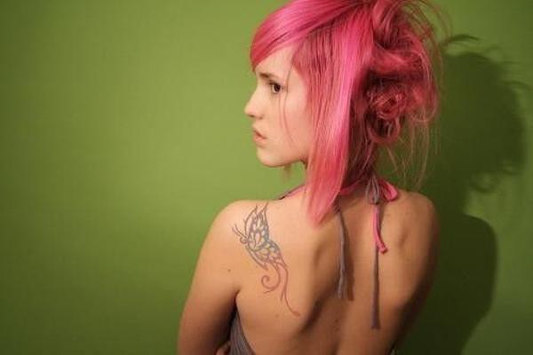Unbekanntes rosa Haar