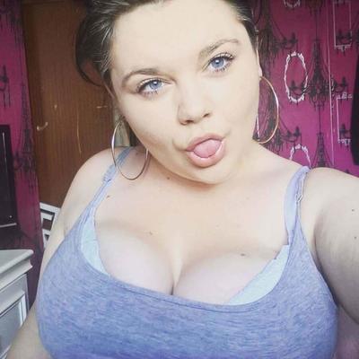 chav potelé aux gros seins britannique