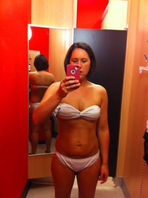 Amateur Nude Photos - Short Haired Amateur Sucking