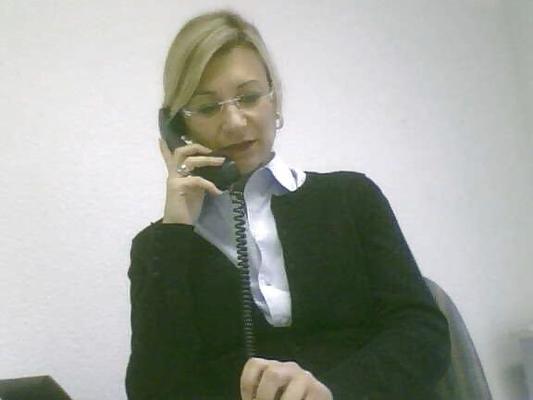 French milf exposes her feet at work