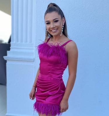 ルーマニアのティーンふしだらな女カリーナ・アドリアナ