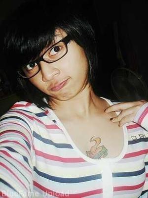 Indo Teen avec Tatouage
