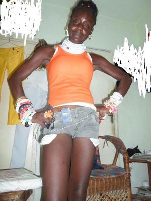 béquille poilue reine tribale africaine mature (s'il vous plaît ment)