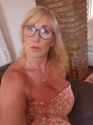 Melody sexy UK grosse salope MILF