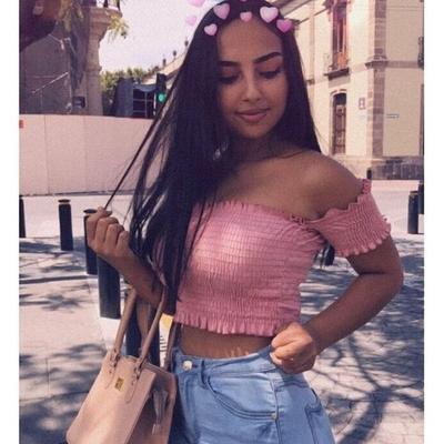 - BRUNETTE CHAUDE AUX GROS SEINS