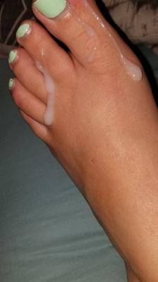 Sleeping gf cum feet