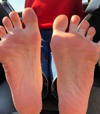 Another Wife Secretly Poses Her SOLES !