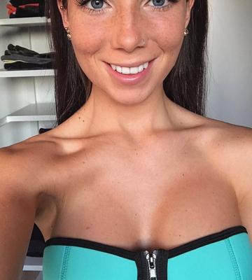 Meike Tosi - Babe italienne allemande - Taches de rousseur chaudes, seins