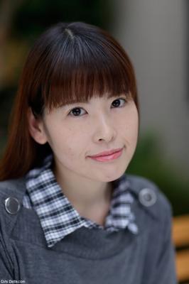 Shizue - spreads her incredibly tight pussy