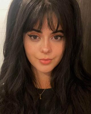 Cette Latina aux petits seins et au gros cul