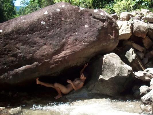 Kaat Naturiste (Graffiti sur le Rocher)