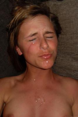 Posant, baise, culotte anale, beaucoup de sperme sur son visage