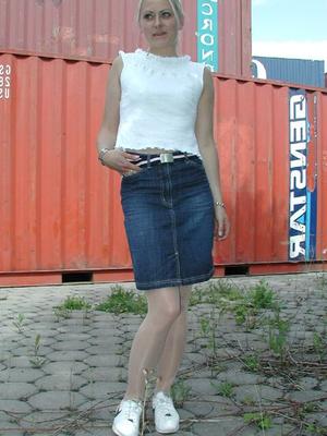 Marta german teen in pantyhose (Gleise)