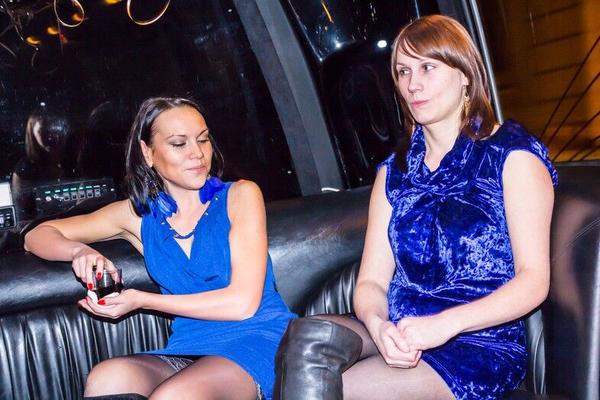 Russian Hen Night, jupe haute, bas, candids